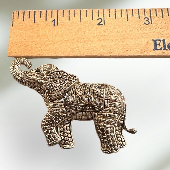 Vtg Elephant Brooch Pin Unsigned Silver Tone Clear Rhinestone Eye 2.5” Trunk Up - Picture 2 of 2